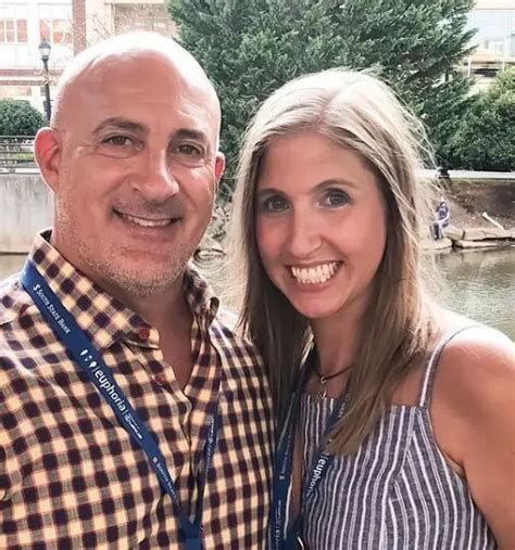 is jim cantore married|Jim Cantore Bio, Age, The Weather Channel, Wife,。